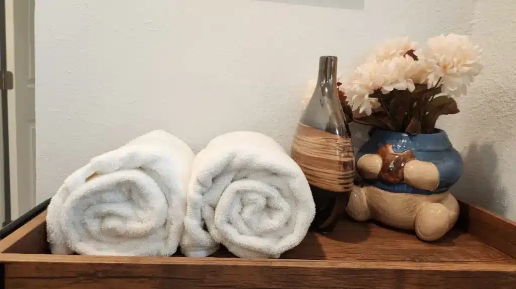 Vous jetez vos anciennes serviettes ? Cette erreur courante coûte cher à la planète