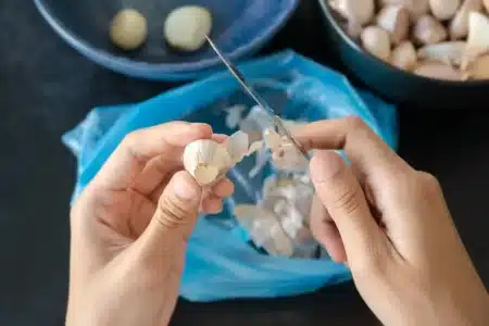 Oubliez le bac à compost : dès février, vos épluchures doivent finir à cet endroit précis