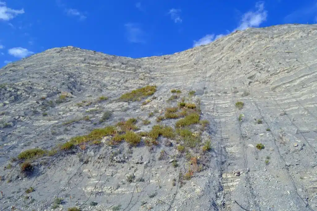 Des traces de dinosaures refont surface en Italie : une découverte qui bouleverse l’Europe