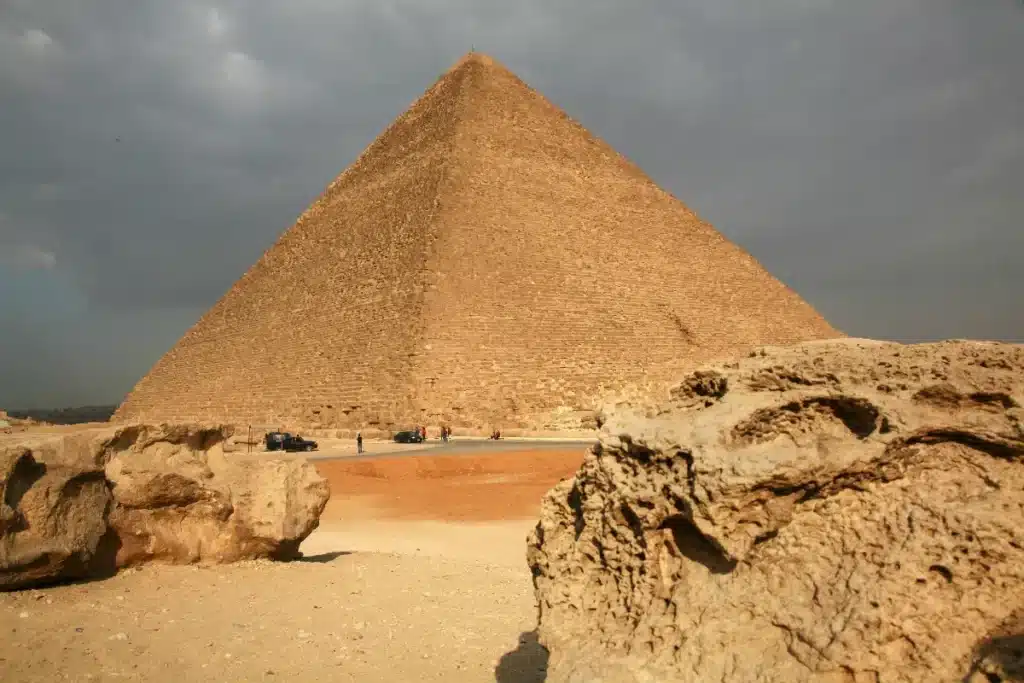 La pyramide de Gizeh aurait 20 000 ans de plus que prévu : une datation qui affole les experts