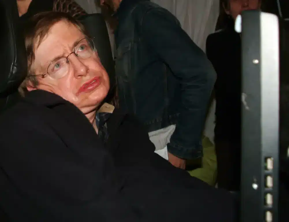 « L’humanité n’a plus mille ans » : la sombre prophétie de Stephen Hawking