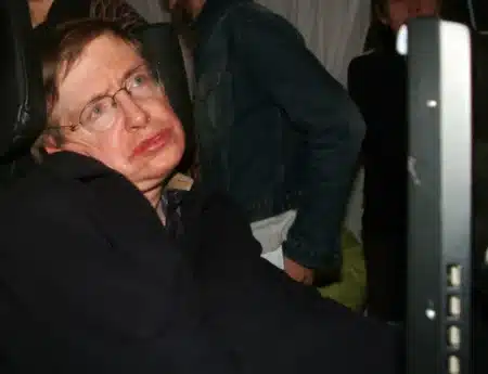 « L’humanité n’a plus mille ans » : la sombre prophétie de Stephen Hawking