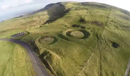 Ce simple champ cachait un secret vieux de 5 000 ans que personne n’avait remarqué