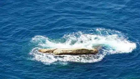 En fuyant une tempête en Antarctique, des scientifiques tombent sur une île absente de toutes les cartes : « probablement un rocher »