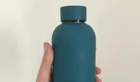 Oubliez votre gourde en plastique : les microparticules libérées dépassent les seuils