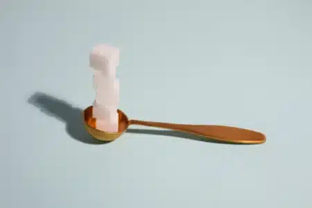 Les scientifiques français le confirment : sans sucre, votre cerveau efface vos souvenirs, et la sensation de faim joue un rôle que personne ne soupçonnait