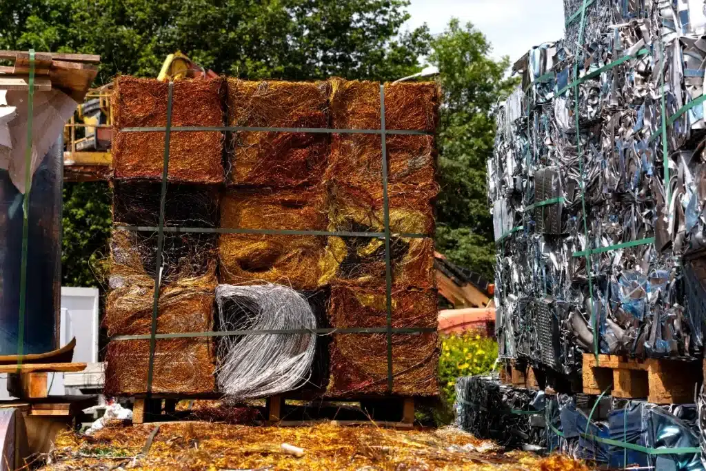 Oubliez le béton : ces briques fabriquées à partir de déchets plastiques permettent de bâtir une maison entière en 120 heures