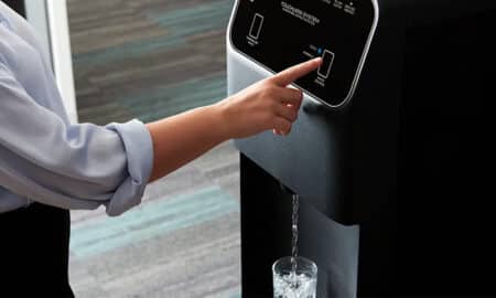 85% des salariés attendent une eau de qualité au travail : la nouvelle exigence qui transforme les entreprise