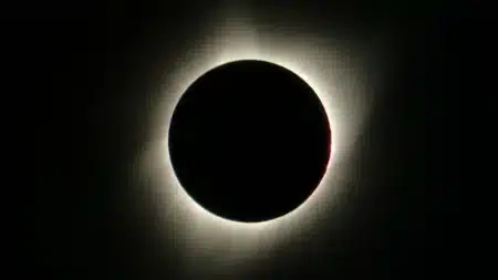 Cette éclipse solaire ne se reproduira pas avant 157 ans : pourquoi les astronomes supplient les gens de ne pas rater cette date précise