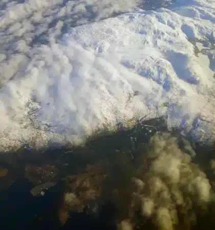 Cette photo prise depuis l'ISS intrigue la planète entière : une masse blanche recouvre le Jura et personne ne s'attendait à cette explication