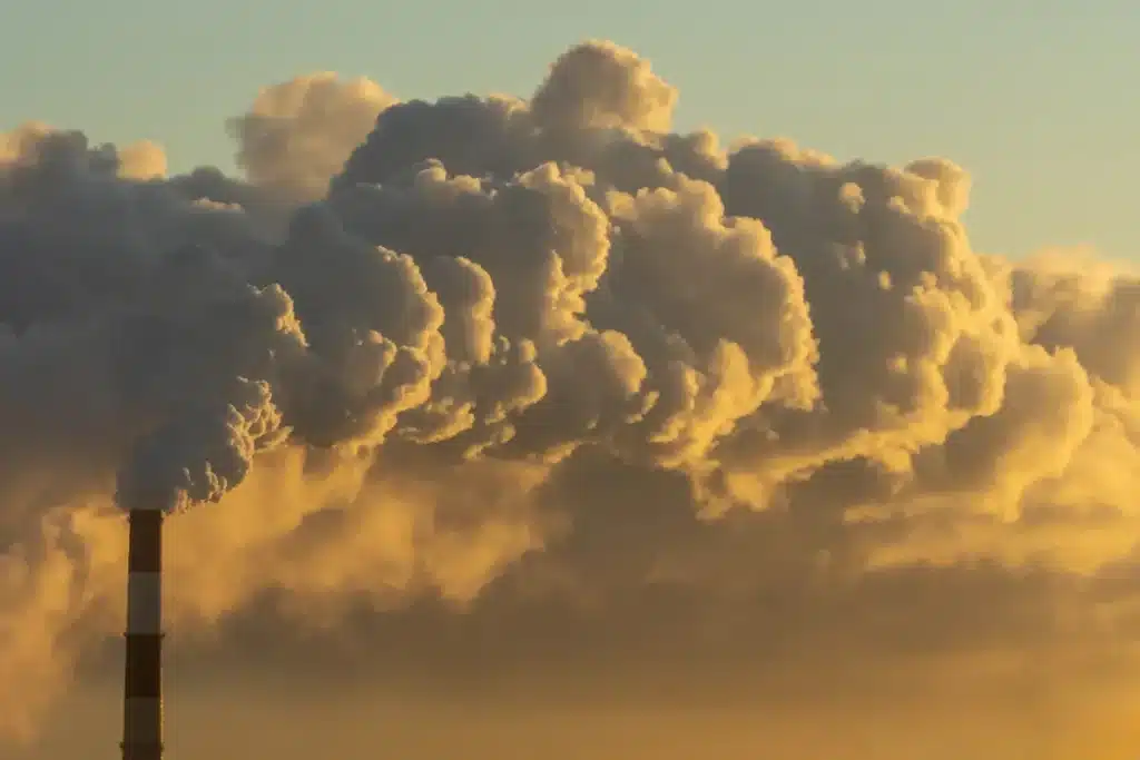 Ces minuscules particules de plastique qui flottent dans l'air accélèrent le réchauffement climatique : les climatologues alertent sur un danger que personne n'avait anticipé