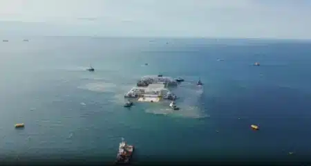 Des blocs de 73 000 tonnes viennent d'être posés au fond de la mer : le plus grand tunnel immergé du monde reliera l'Allemagne au Danemark