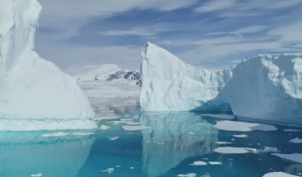 Grands comme 35 fois Paris, ces deux icebergs géants cachaient un secret que les scientifiques n'avaient jamais envisagé