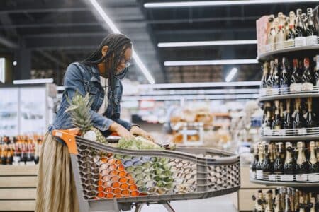Grande distribution : comment la guerre des prix bas nuit-elle à votre santé ?