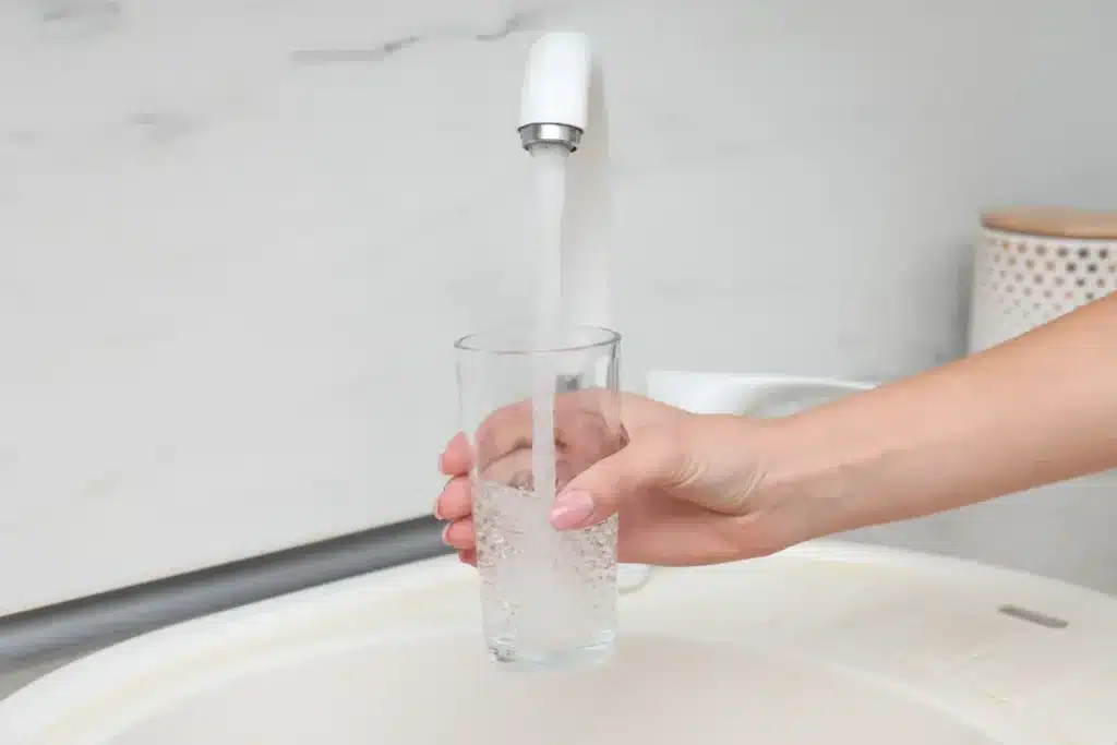 L'Autorité européenne divise par 3,5 la dose admissible d'un polluant éternel dans l'eau