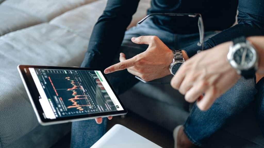 Investissement : apprendre avant d’agir, le nouveau réflexe des épargnants
