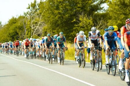 Gestes Propres et le Tour de France célèbrent 20 ans d'engagement contre l'abandon de déchets