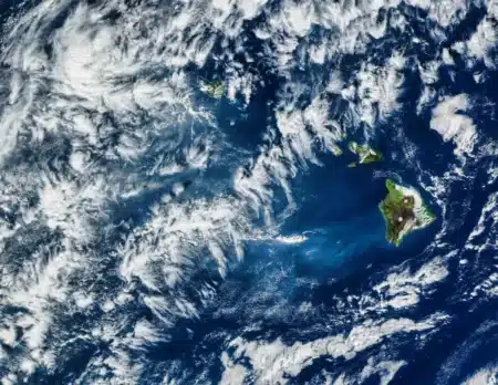 Les satellites de la NASA viennent de repérer une éruption sous-marine que les géologues n'attendaient pas : une nouvelle île pourrait émerger dans les prochains mois