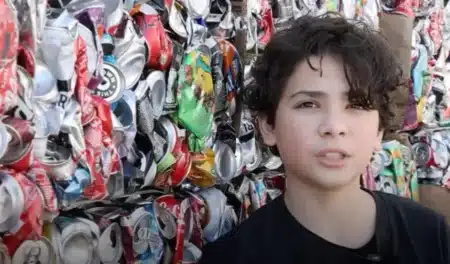 À seulement 13 ans, un garçon a recyclé 1,5 million de canettes et converti le métal en environ 24 000 USD pour venir en aide aux autres