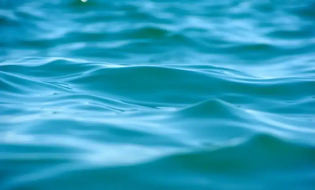 Avant d'être bleu, l'océan avait une toute autre couleur et personne ne s'en souvient