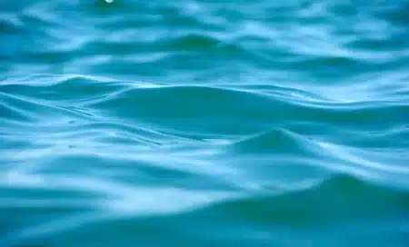Avant d'être bleu, l'océan avait une toute autre couleur et personne ne s'en souvient