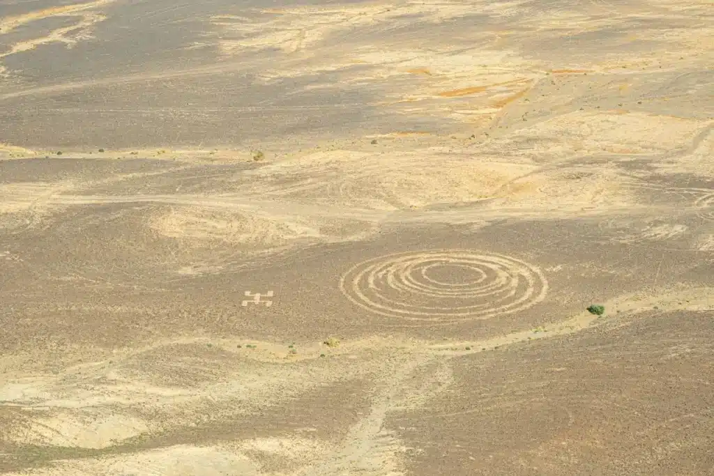 Ces cercles de pierre au Sahara intriguent les archéologues depuis 40 ans : ils viennent enfin de comprendre qui les a construits