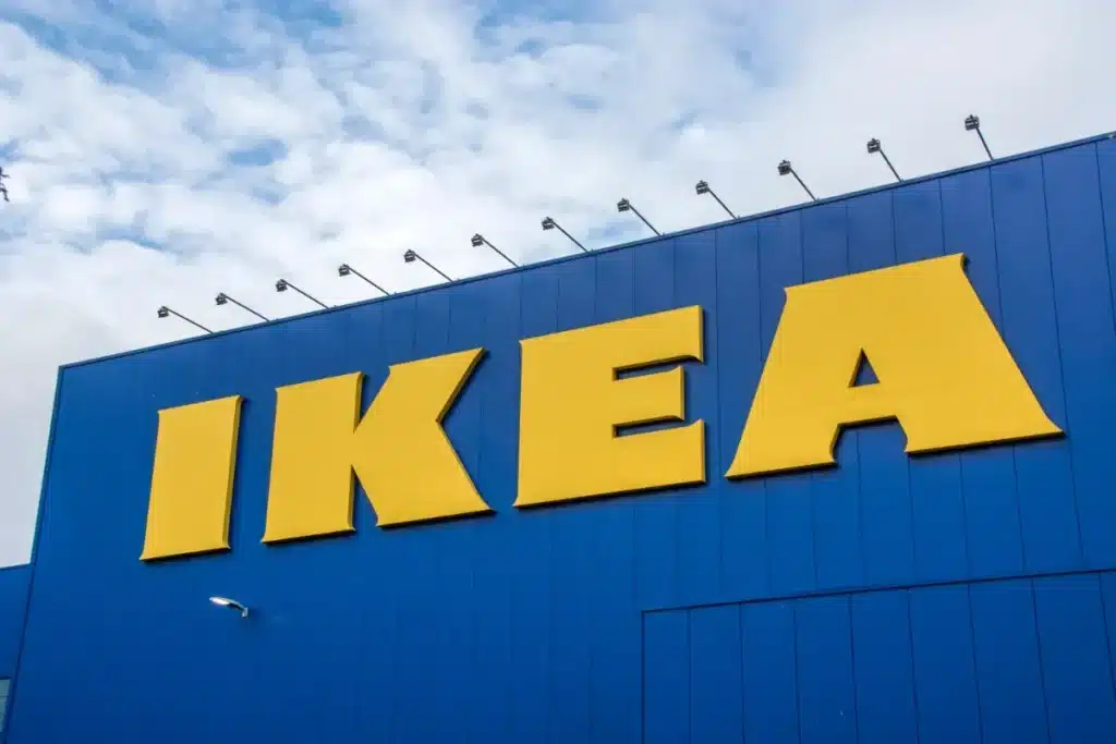 Fermes rasées, familles expulsées : Ikea s'approprie 23 000 hectares de forêt et personne n'y peut rien