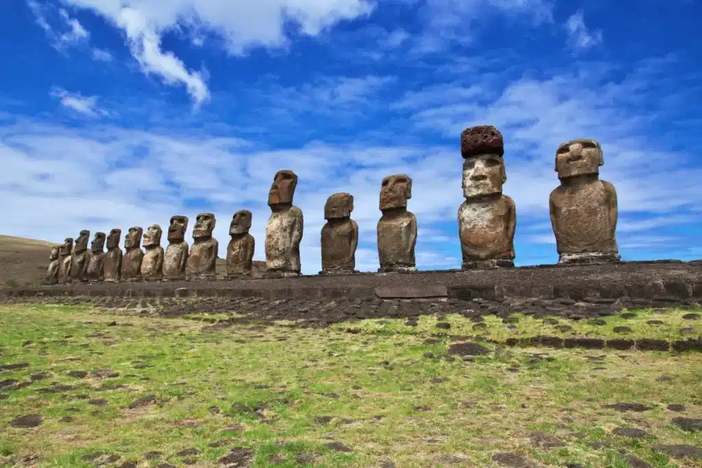 Les habitants de l'île de Pâques disaient que les Moaï « marchaient » tout seuls : des physiciens viennent de prouver qu'ils avaient raison depuis le début