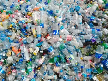 Consigne des bouteilles en plastique : le gouvernement fait marche arrière après des mois de bras de fer avec les collectivités