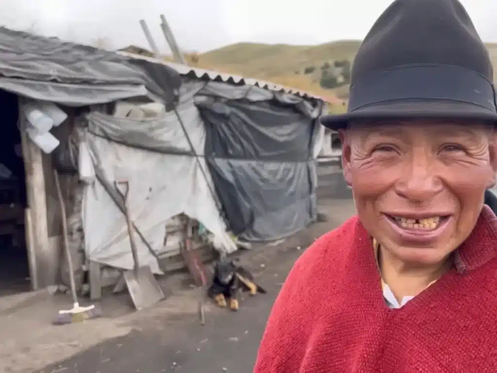 Juanito, 71 ans et berger équatorien : il vit à 4 000 mètres d'altitude avec ses 150 agneaux