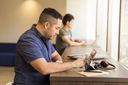 IA : l'État mise sur la dialogue sociale pour accompagner son déploiement en entreprise