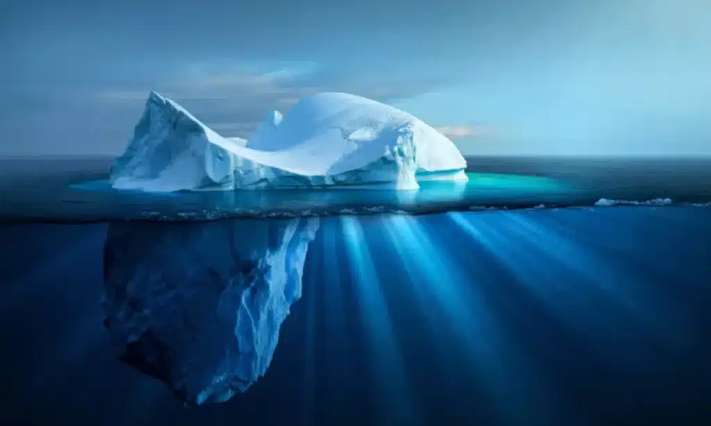 Cet iceberg géant dérive vers l'Antarctique avec des conteneurs maritimes sur le dos : les océanographes n'avaient jamais observé ça