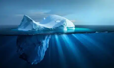 Cet iceberg géant dérive vers l'Antarctique avec des conteneurs maritimes sur le dos : les océanographes n'avaient jamais observé ça