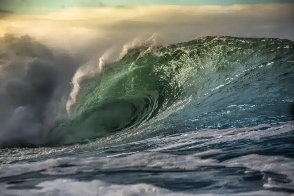Des vagues de 35 mètres filmées par satellite en plein Pacifique : les océanographes n'avaient jamais observé ça à cette échelle