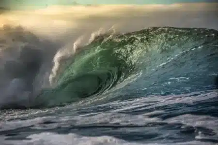 Des vagues de 35 mètres filmées par satellite en plein Pacifique : les océanographes n'avaient jamais observé ça à cette échelle