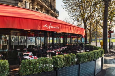 Octobre Rose : Chez Francis s'engage aux côtés de l'Institut Rafaël avec le Bal de l'Alma